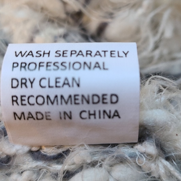 Unbelievably soft Simply Couture sweater - Picture 7 of 7